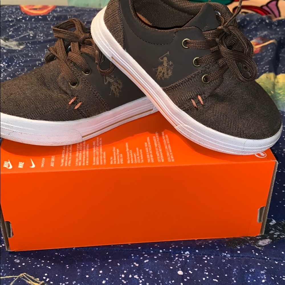 Boys sneakers